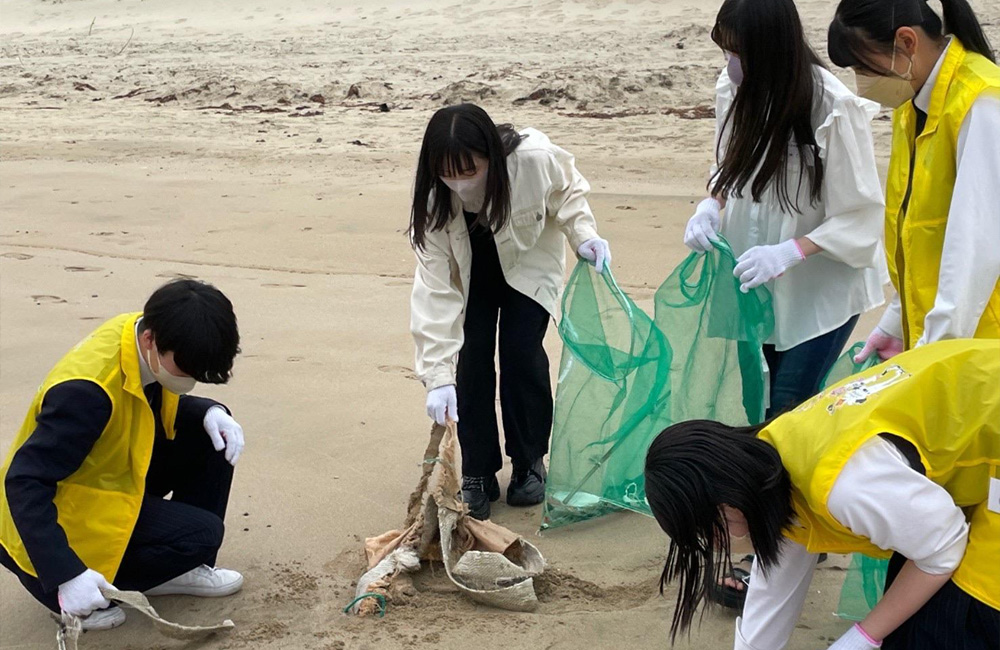 高校生が、地元PRと環境問題に取り組む。