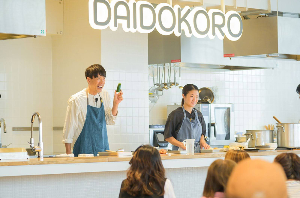 子どもと一緒に料理をするイメージがわく！コウケンテツさんに教わる「休日かぞくごはん」＆「防災レシピ」｜開催レポート