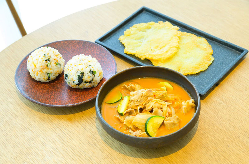 子どもと一緒に料理をするイメージがわく！コウケンテツさんに教わる「休日かぞくごはん」＆「防災レシピ」｜開催レポート