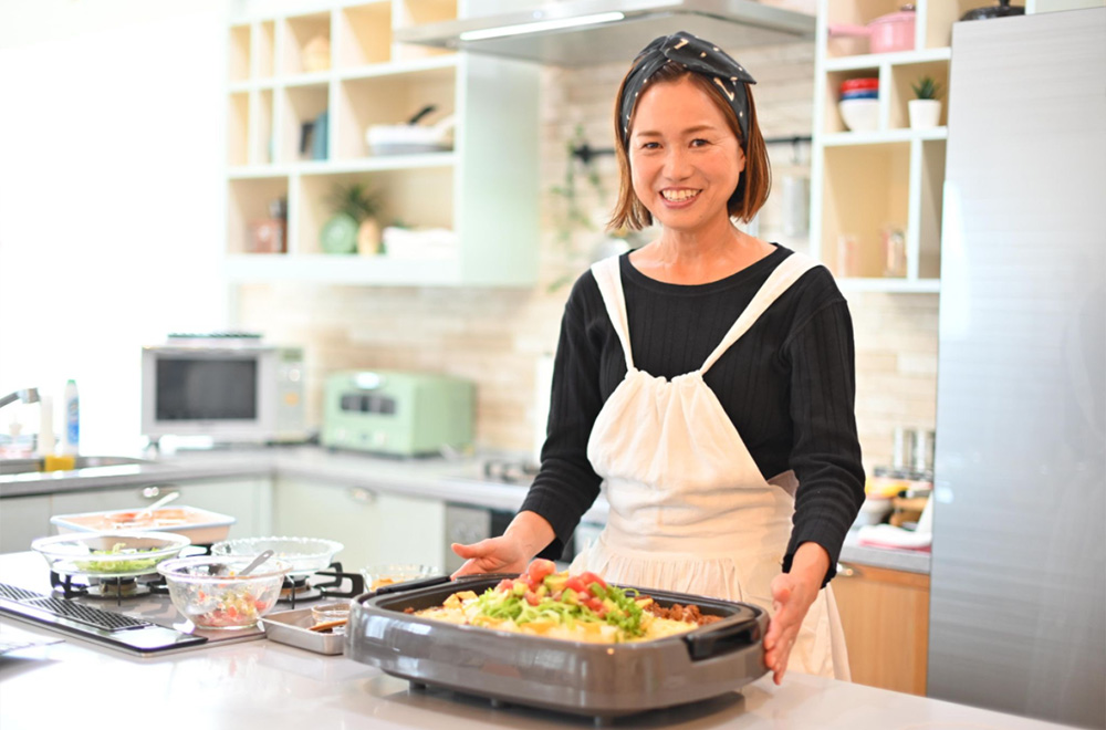 【ホットプレート活用ごはん】チーズがとろ～り！絶品！焼きチーズタコライスを作ろう！